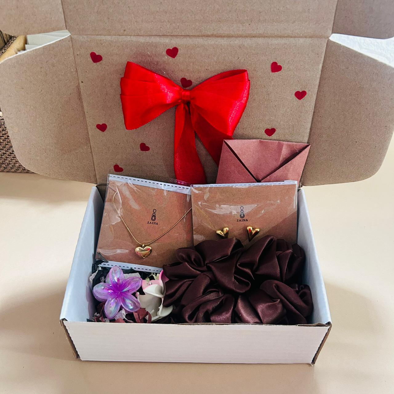 Valentine Gift Hamper For Her @RS.599 Only