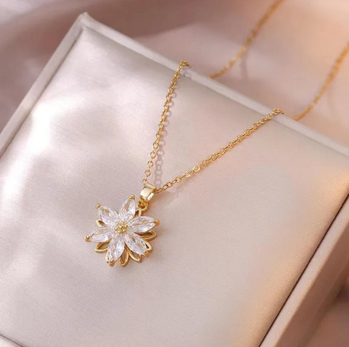 18K Gold-Plated Rotating Bloom Flower Necklace | Anti-Tarnish, Waterproof, Hypoallergenic Stainless Steel Jewelry for Women